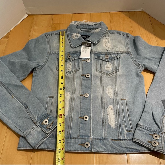 NWT women’s jean jacket - Picture 8 of 11